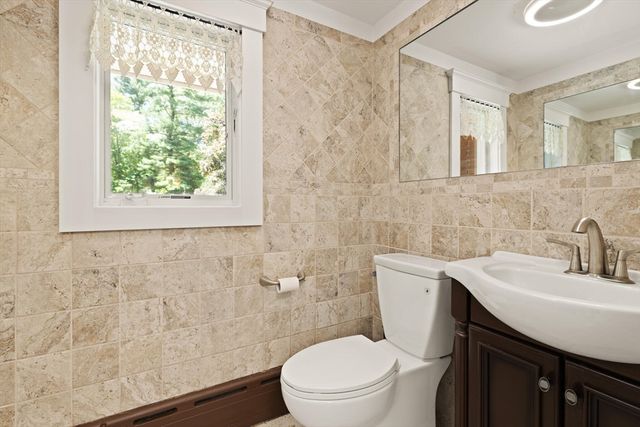 2 Fernandes Circle, Norton, MA 02766