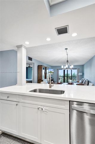 545 SE 12th St 403, Dania Beach, FL 33004