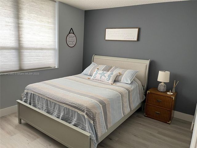 545 SE 12th St 403, Dania Beach, FL 33004