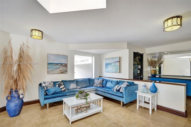 545 SE 12th St 403, Dania Beach, FL 33004