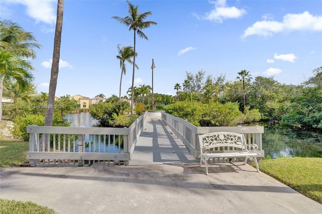 545 SE 12th St 403, Dania Beach, FL 33004