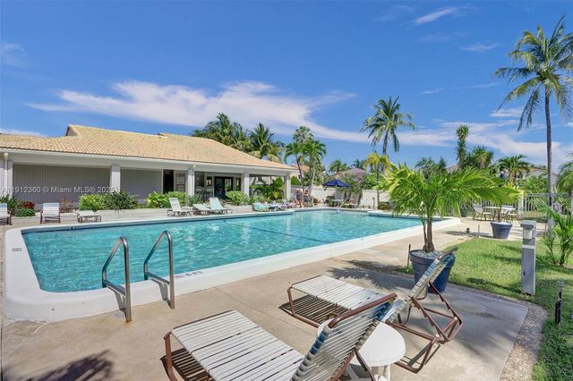 545 SE 12th St 403, Dania Beach, FL 33004