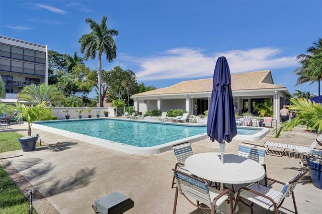 545 SE 12th St 403, Dania Beach, FL 33004