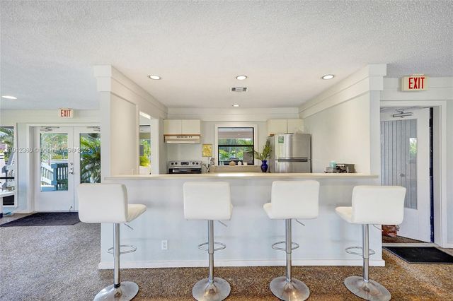 545 SE 12th St 403, Dania Beach, FL 33004