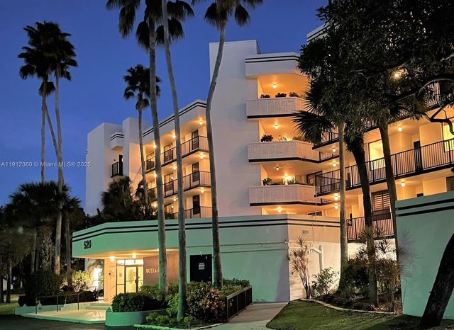 545 SE 12th St 403, Dania Beach, FL 33004