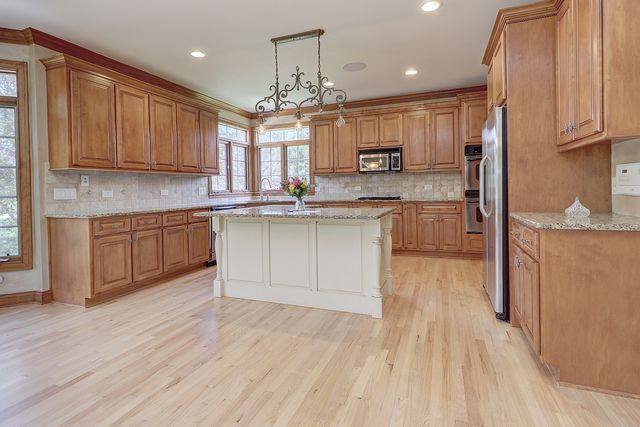 26025 Whispering Woods Circle, Plainfield, IL 60585