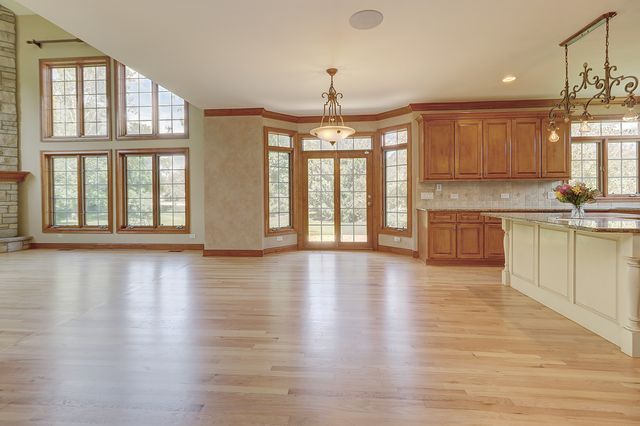 26025 Whispering Woods Circle, Plainfield, IL 60585