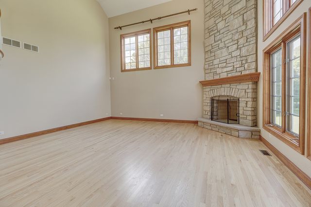 26025 Whispering Woods Circle, Plainfield, IL 60585