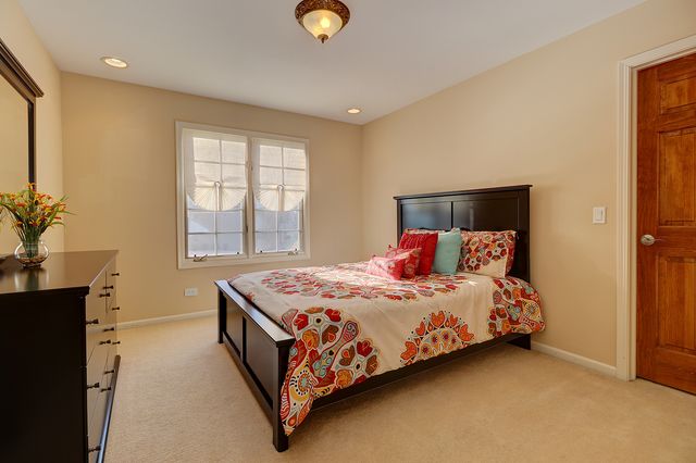 26025 Whispering Woods Circle, Plainfield, IL 60585