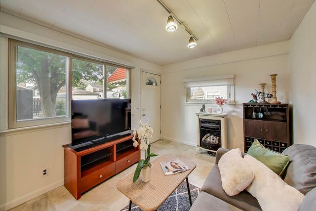 7805 W Farragut Avenue, Chicago, IL 60656