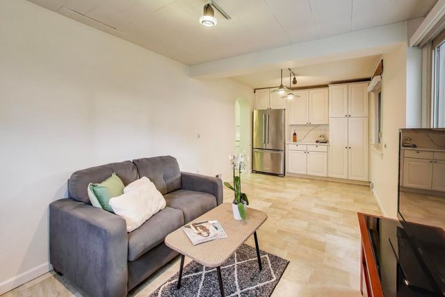 7805 W Farragut Avenue, Chicago, IL 60656