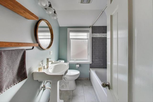 7805 W Farragut Avenue, Chicago, IL 60656