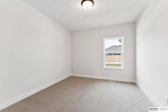 6326 N 207 Street, Elkhorn, NE 68022