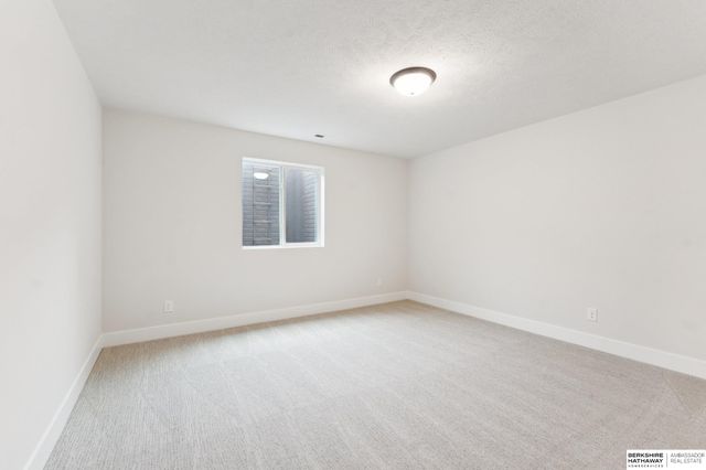 6326 N 207 Street, Elkhorn, NE 68022