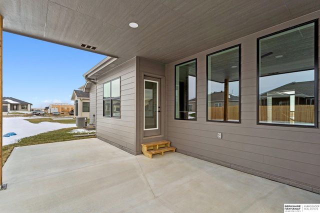 6326 N 207 Street, Elkhorn, NE 68022