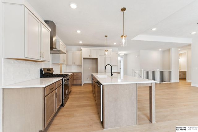 6326 N 207 Street, Elkhorn, NE 68022