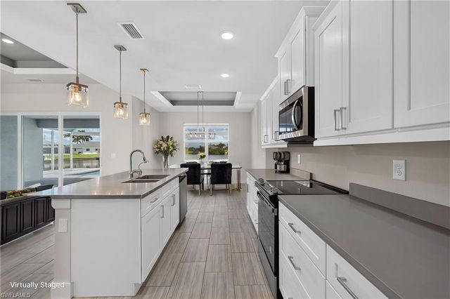913 33rd PL, Cape Coral, FL 33993