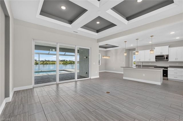 913 33rd PL, Cape Coral, FL 33993
