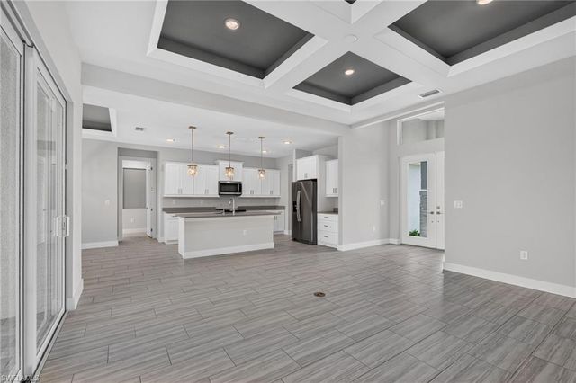 913 33rd PL, Cape Coral, FL 33993