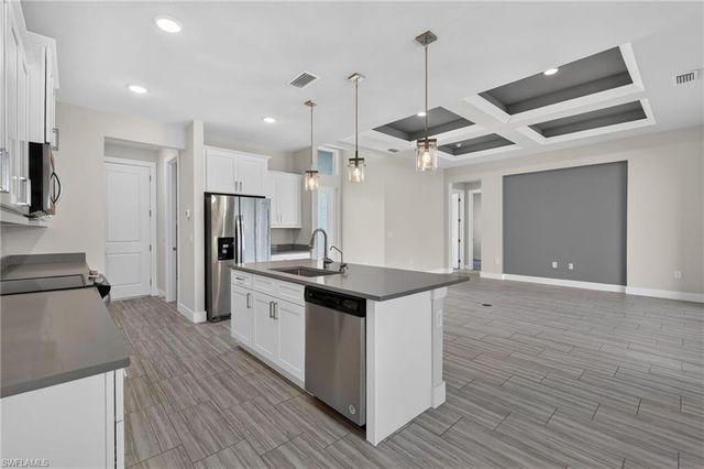 913 33rd PL, Cape Coral, FL 33993