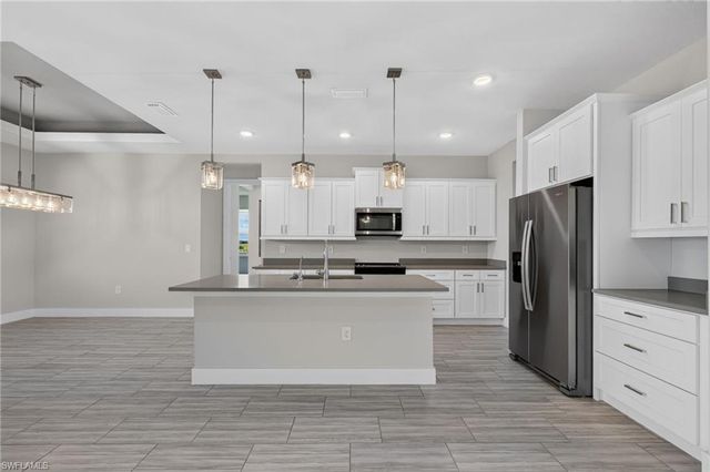 913 33rd PL, Cape Coral, FL 33993