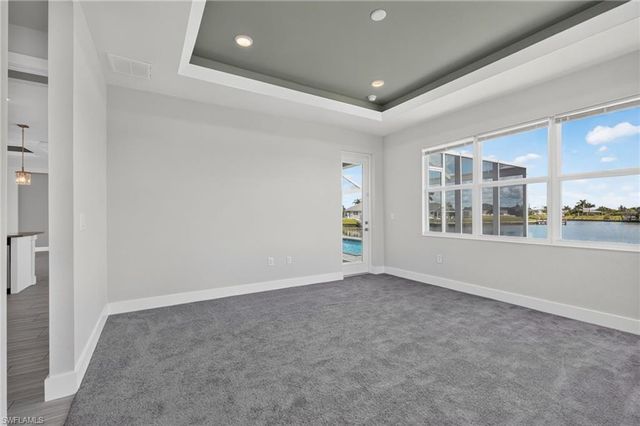 913 33rd PL, Cape Coral, FL 33993