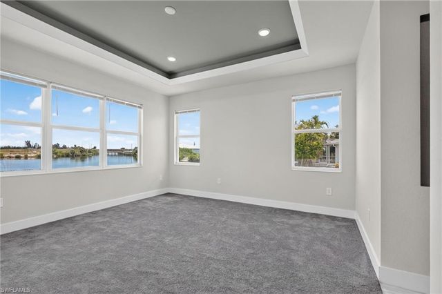 913 33rd PL, Cape Coral, FL 33993