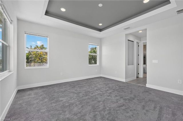 913 33rd PL, Cape Coral, FL 33993