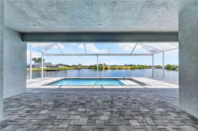 913 33rd PL, Cape Coral, FL 33993
