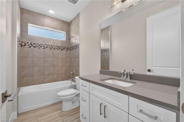 913 33rd PL, Cape Coral, FL 33993