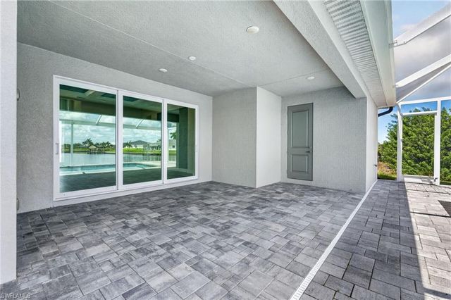913 33rd PL, Cape Coral, FL 33993