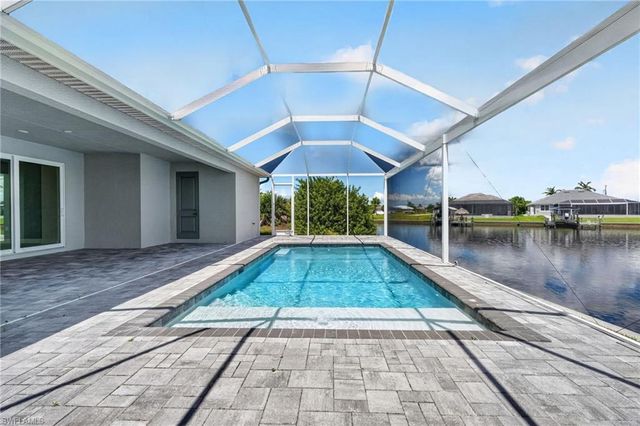 913 33rd PL, Cape Coral, FL 33993