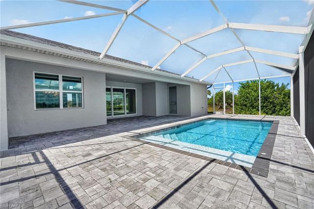 913 33rd PL, Cape Coral, FL 33993