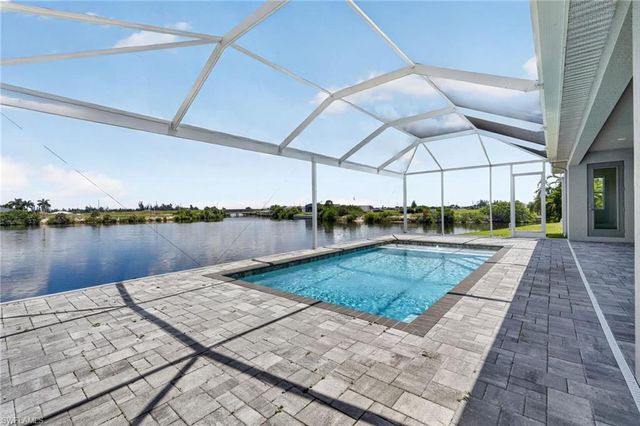 913 33rd PL, Cape Coral, FL 33993