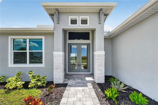 913 33rd PL, Cape Coral, FL 33993