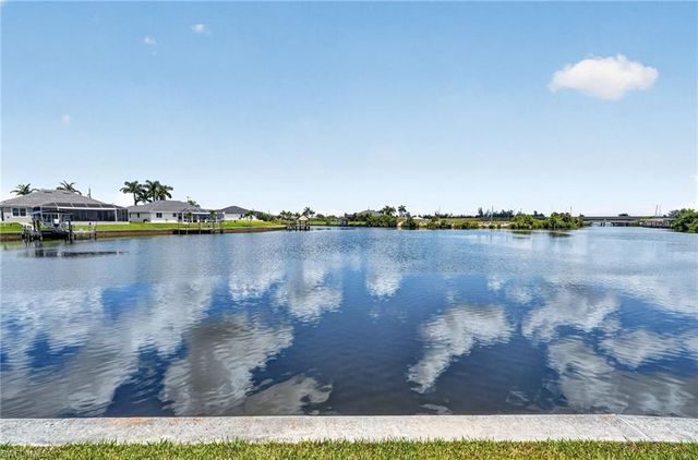 913 33rd PL, Cape Coral, FL 33993