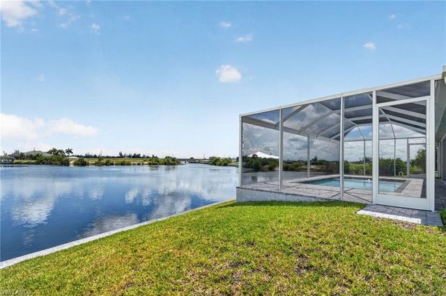 913 33rd PL, Cape Coral, FL 33993