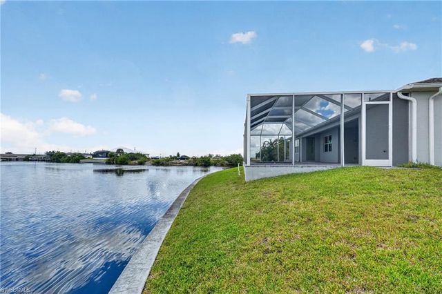 913 33rd PL, Cape Coral, FL 33993