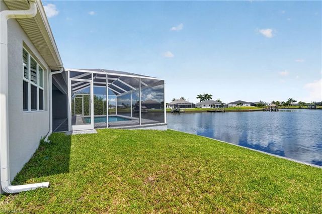 913 33rd PL, Cape Coral, FL 33993
