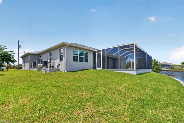 913 33rd PL, Cape Coral, FL 33993