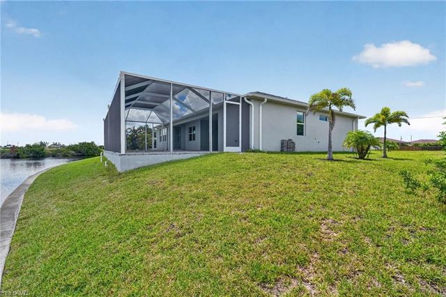 913 33rd PL, Cape Coral, FL 33993