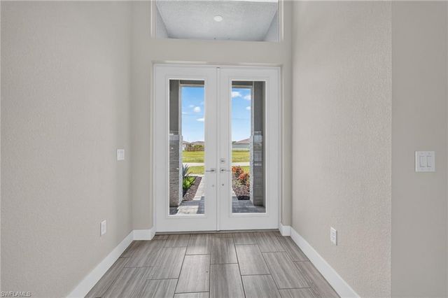 913 33rd PL, Cape Coral, FL 33993