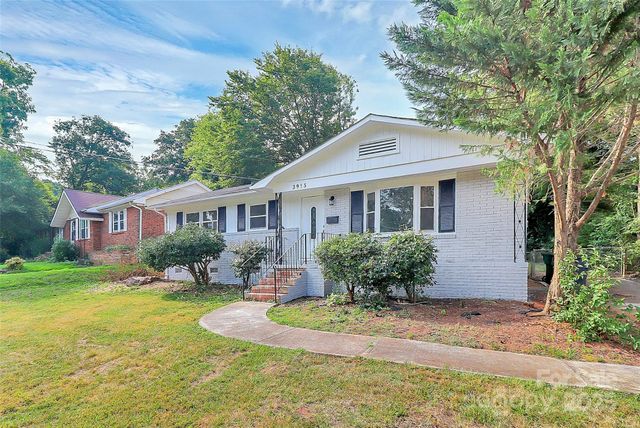 3915 Crestridge Drive, Charlotte, NC 28217