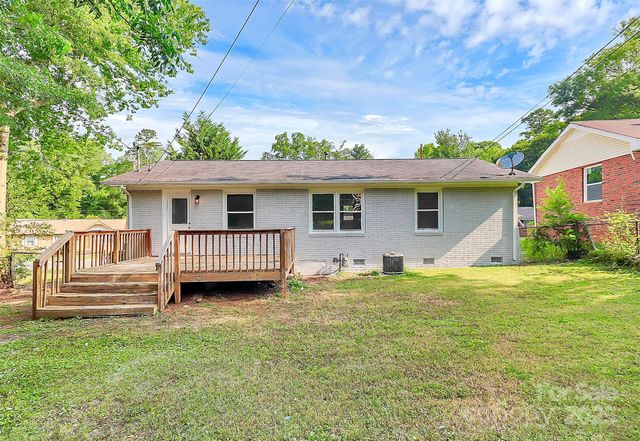 3915 Crestridge Drive, Charlotte, NC 28217