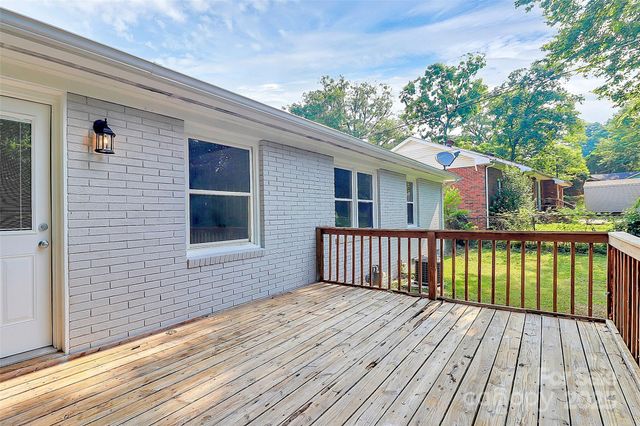 3915 Crestridge Drive, Charlotte, NC 28217