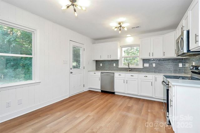 3915 Crestridge Drive, Charlotte, NC 28217