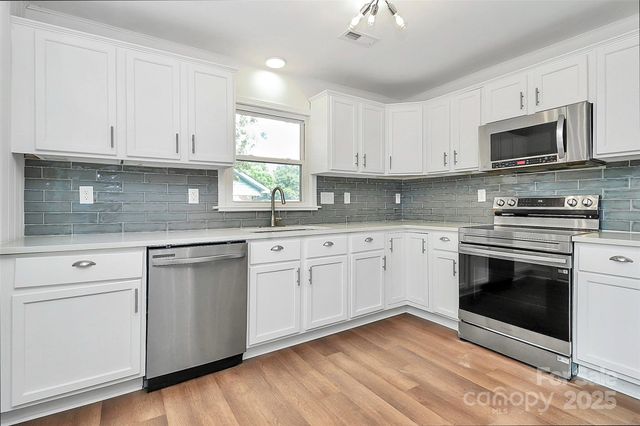 3915 Crestridge Drive, Charlotte, NC 28217