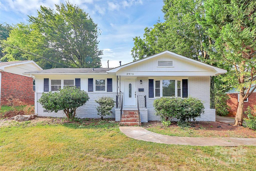 3915 Crestridge Drive, Charlotte, NC 28217