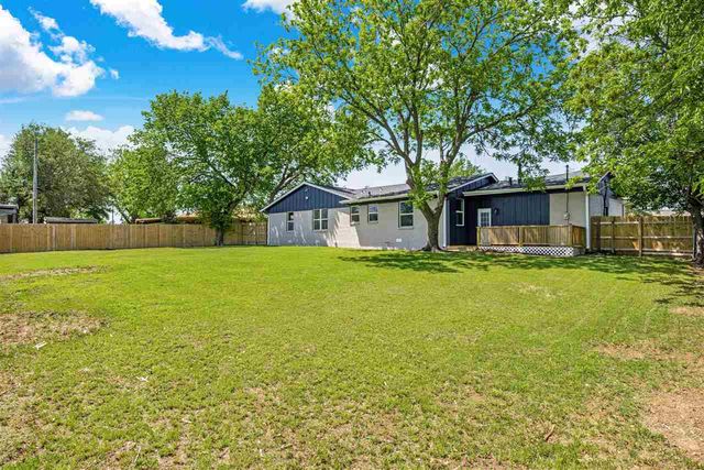 6 SW 51st St, Lawton, OK 73505