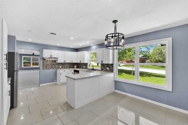 6 SW 51st St, Lawton, OK 73505